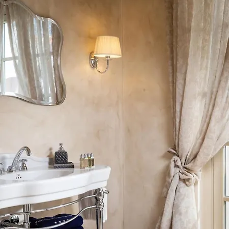 Luxury Zara With A Pool Villa *