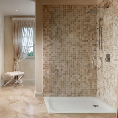 Luxury Zara With A Pool Villa