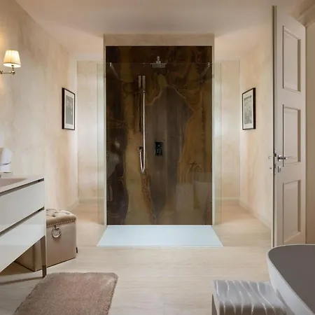 Luxury Zara With A Pool Villa