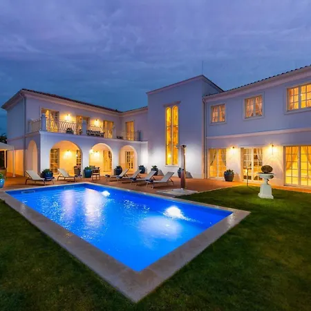 Luxury Zara With A Pool *