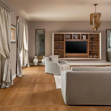 Luxury Zara With A Pool Villa